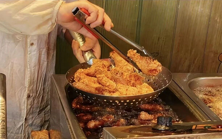 炸鸡赛道黑马品牌！港韵浓·老香港炸鸡，10㎡小店月营业额达10万元！